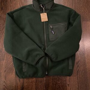 Patagonia synchilla women’s Dark Hunter Green Fleece Jacket size M new with tags